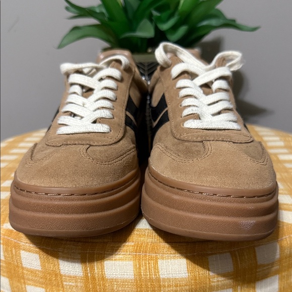 Steve Madden Women’s Dodge Sneakers - Picture 3 of 8